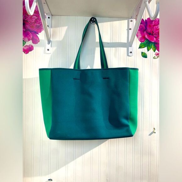 Summersalt Seaglass Green Neoprene Waterproof
Beach Tote Bag‎ - Picture 5 of 9